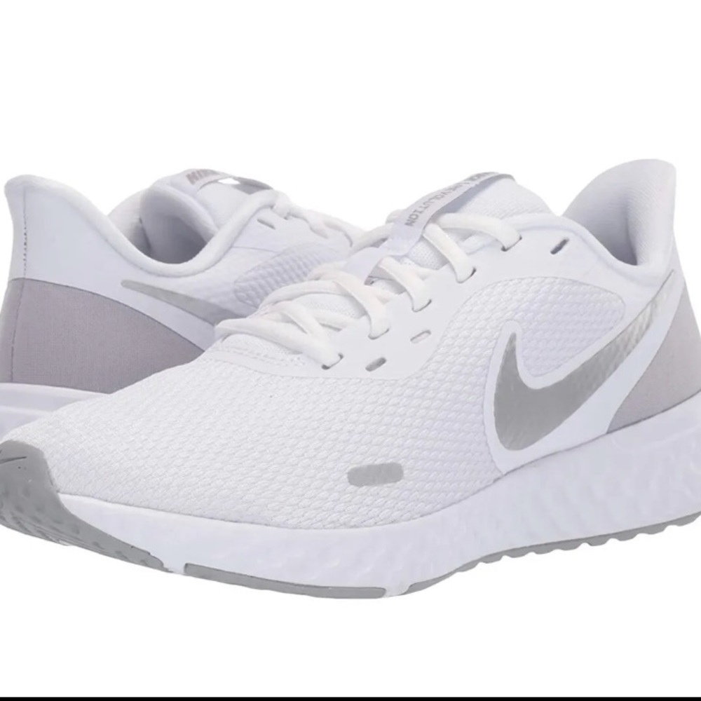 Size 9.5 Nike Revolution 5 White Pure Platinum brand new